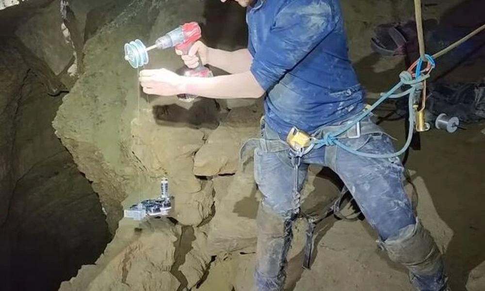 ΗΠΑ: Εξερευνητές έριξαν μια κάμερα μέσα στο βαθύτερο σπήλαιο και έμειναν άφωνοι με όσα είδαν (βίντεο)